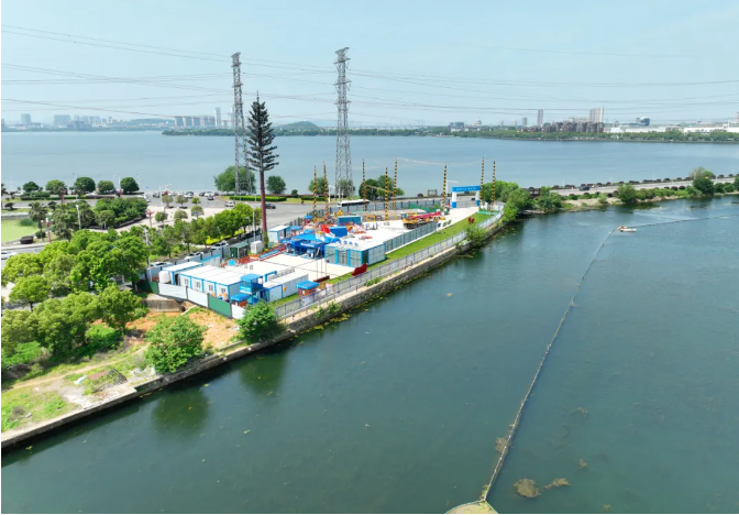 “绿投号”NO.10，湖北省最大应急供水工程穿湖施工顶管机顺利始发-